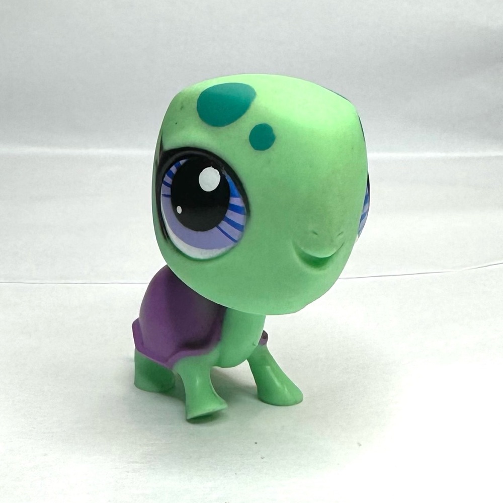Hasbro Littlest Pet Shop (LPS) RETIRED Turtle #3301, Green with Purple Shell.